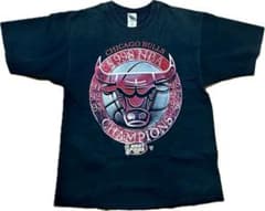 1997年1998年シカゴブルズ優勝記念新聞、ビデオ、指輪、Tシャツセット シカゴブルズ 1998 NBA チャンピオン ヴィンテージTシャツ ブラック