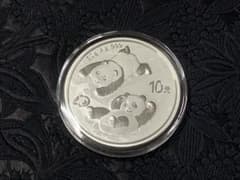 美品　2023年 中国 パンダ銀貨 30g 10元 記念硬貨 2022年 中国 パンダ銀貨 30g 10元 ケース入り - メルカリ