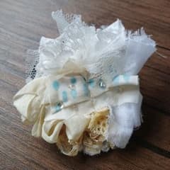 ハンドメイド　やわらかな小雨　ヘアゴムのサムネイル