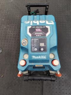 【ジャンク品】Makitaエアー コンプレッサーAC461XLHのサムネイル