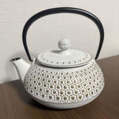 南部鉄器 鉄瓶 白地 金彩 ドット柄 急須のサムネイル