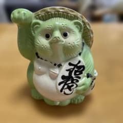 信楽焼 緑色たぬき貯金箱 陶器製 - メルカリ
