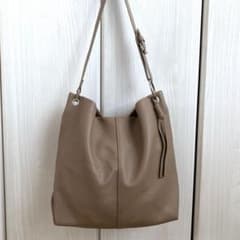 ショルダーバッグ ベージュのサムネイル