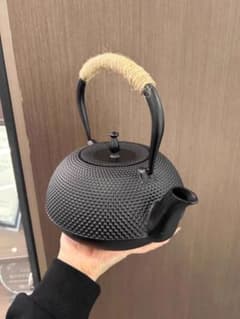 黒い鋳鉄製鉄瓶 凹凸模様 - メルカリ
