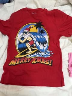 赤いサーフィンクリスマスTシャツ 12サイズのサムネイル