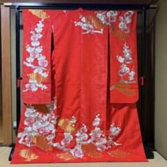 【美品】色打掛　赤地 金糸銀糸 梅文様 華やかのサムネイル
