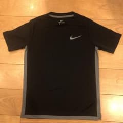 NIKE ナイキ Tシャツ　160 美品のサムネイル