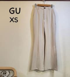 GU ジーユー　ストレッチフレアパンツ　ベージュ　XS　レディースのサムネイル