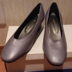 値下げグレーのパンプス　24㌢のサムネイル