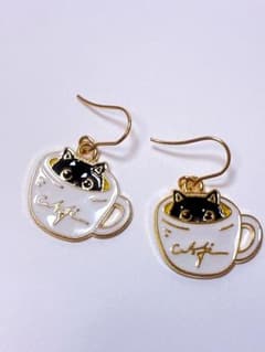 No.40 ハンドメイドピアス 猫 カップ ゴールドカラーのサムネイル