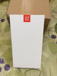 Maruさん専用【新品未開封】OnePlus 5のサムネイル