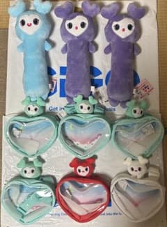TWICE LOVELYS ぴょこきゅんボディバッグ のびふにゃbigぬいぐるみ