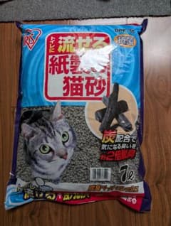 アイリスオーヤマ　流せる紙製猫砂 7L 炭配合　新品　２袋のサムネイル