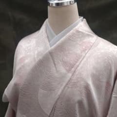 薄いピンク シルク 小紋着物 波紋模様のサムネイル