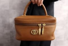 美品BURBERRYバーバリー バニティバッグ ノバチェック 本革カーフレザーのサムネイル