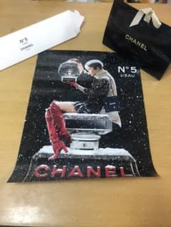 CHANEL ノベルティー2019 ポスター&限定ラッピングBOXのサムネイル