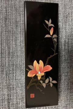 漆塗り黒色の花柄装飾花 生け置物のサムネイル