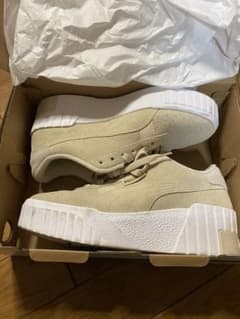 PUMA プーマ　厚底スニーカー　ベージュ　24.5cmのサムネイル