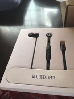 美品　Beats by Dr.Dre イヤホン urBeats3のサムネイル