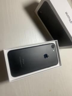 iPhone 7 ブラック　128GBのサムネイル