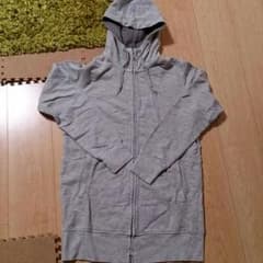 新品・未使用　UNIQLO　グレー　パーカー♡のサムネイル