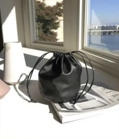 UNE MANSION フェイクレザーミニ巾着バッグのサムネイル