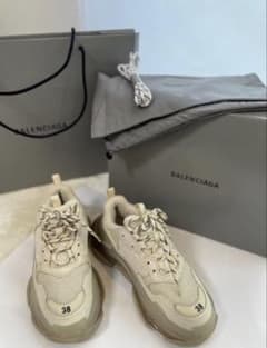 バレンシアガトリプルエス　ベージュ　BALENCIAGA　シューズ美品のサムネイル