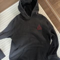 HUF パーカー ブラック トライアングルロゴのサムネイル