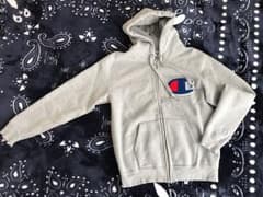 美品 パーカー 裏起毛 champion ビッグロゴ チャンピオン グレーのサムネイル