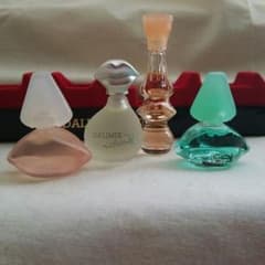 新品☆ミニ香水のサムネイル