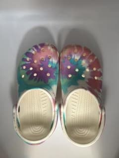 Crocs キッズ サンダル タイダイ クロッグ サンダル J4 22.0cmのサムネイル