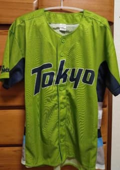 ヤクルトスワローズユニフォームとプロ野球カード1袋（未開封）のサムネイル
