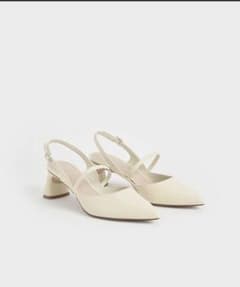 【ポムポム様専用】CHARLES & KEITH   オープンパンプスのサムネイル