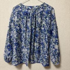 新品 ジュディコレクション 花柄フレア袖ブラウス マリブブルー 青 白 フラワー ジュディコレクション花柄 長袖 ブラウス ブルー系 - メルカリ