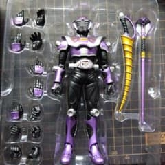 s.hフィギュアーツ 仮面ライダー王蛇　中古品のサムネイル
