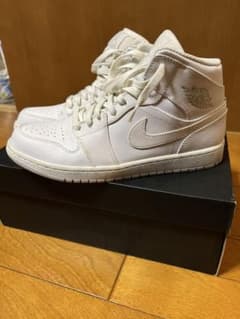NIKE ナイキ エアジョーダン1 mid ホワイトのサムネイル