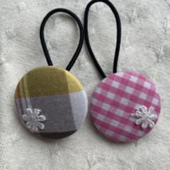 ハンドメイド くるみボタン ヘアゴム 2個セット チェック柄 お花