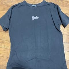 黒の半袖Tシャツ ロゴ入りのサムネイル