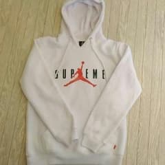 supreme&Jordanコラボ　パーカーのサムネイル