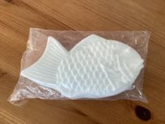 【新品・白1点】たい焼き　シリコンポーチ Qualia製のサムネイル