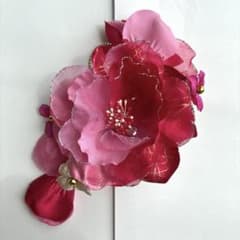Watuu 和つう 髪飾り 振袖 成人式 卒業式 赤 ピンク コーム 花飾りのサムネイル