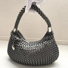【美品】Y'SACCS メッシュ バンドバッグ スパンコール シルバー 編み込みのサムネイル