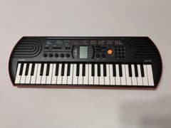 【毎日値下げ中】CASIO SA-76 ミニキーボード 44鍵盤 オレンジのサムネイル