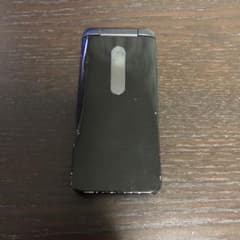 au GRATINA 4G ブラック KYF31のサムネイル