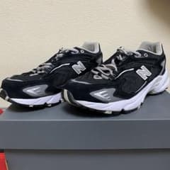 New balance 725 blackのサムネイル