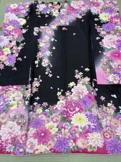 黒地 牡丹 菊 鞠 華やか 振袖 黒地 牡丹 菊 鞠 華やか 振袖 - メルカリ