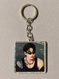 BTS JUNG KOOK ホログラムアクリルキーホルダー 両面プリントのサムネイル