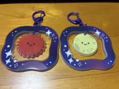 【最終値下げ】にっこりーノ 宇宙のゆらゆらアクリルキーホルダー 太陽 月 セットのサムネイル