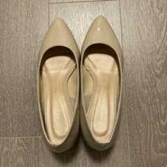 vanity beauty ベージュ エナメル パンプス 22.5cmのサムネイル