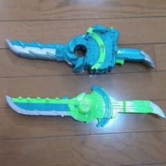 仮面ライダーセイバー 変身聖剣 DX風双剣翠風のサムネイル